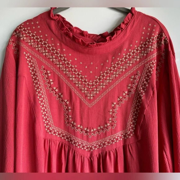 Torrid Embroidered Blouse Size 5 Crinkle Gauze Coral Long Sleeve Boho Prairie - Picture 2 of 10